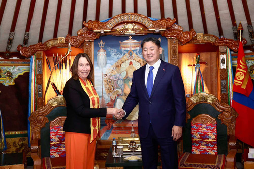 МУ-ын Ерөнхийлөгч У.Хүрэлсүхэд Австралийн Парламентын Сенатын танхимын Ерөнхийлөгч бараалхлаа